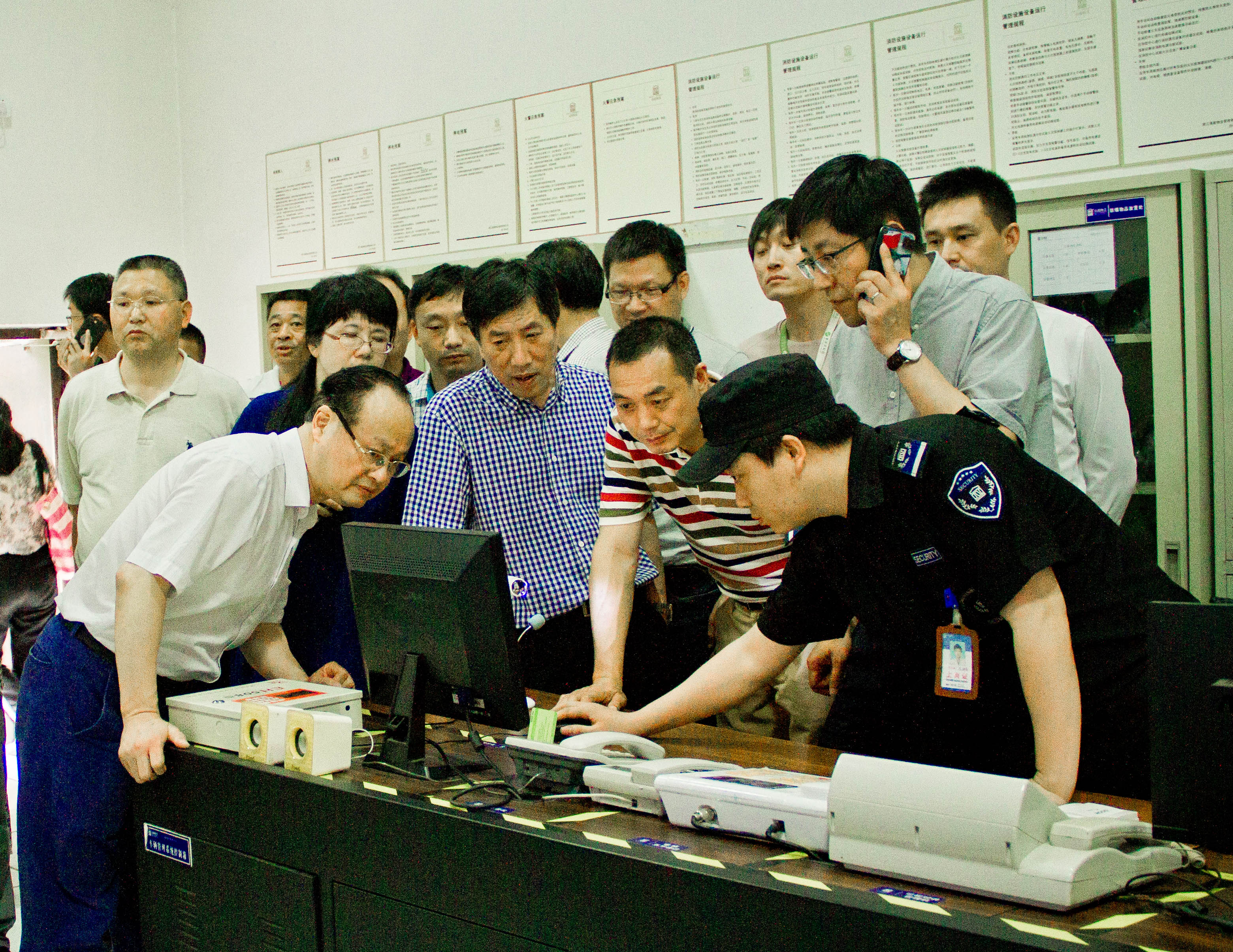 “智慧”电梯-云梯4代首批试点落户UG环球服务小区，市人大督查组前来视察